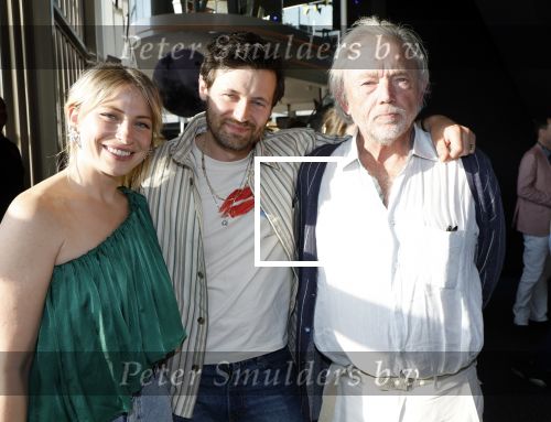 Hilversum 10 juni 2025
Premiere Full Moon in bioscoop Hilversum. Sarah Chronis poseert met Aus Greidanus en ..