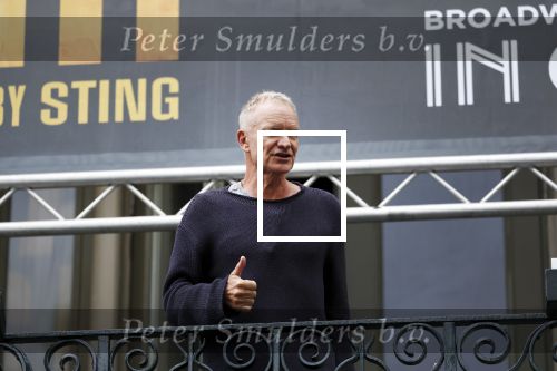 Amsterdam 5 juni 2025
Zanger Sting komt met een boot aan bij Carre om musical THE LAST SHIP te promoten . Het was ongelofelijk slecht weer maar desondanks stonden er toch honderden fans op hem te wachten .