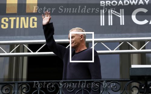 Amsterdam 5 juni 2025
Zanger Sting komt met een boot aan bij Carre om musical THE LAST SHIP te promoten . Het was ongelofelijk slecht weer maar desondanks stonden er toch honderden fans op hem te wachten .