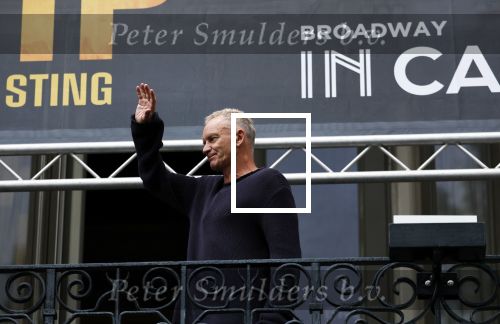 Amsterdam 5 juni 2025
Zanger Sting komt met een boot aan bij Carre om musical THE LAST SHIP te promoten . Het was ongelofelijk slecht weer maar desondanks stonden er toch honderden fans op hem te wachten .