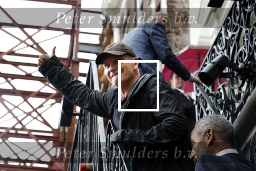 Amsterdam 5 juni 2025
Zanger Sting komt met een boot aan bij Carre om musical THE LAST SHIP te promoten . Het was ongelofelijk slecht weer maar desondanks stonden er toch honderden fans op hem te wachten .