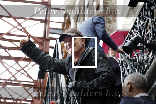 Amsterdam 5 juni 2025
Zanger Sting komt met een boot aan bij Carre om musical THE LAST SHIP te promoten . Het was ongelofelijk slecht weer maar desondanks stonden er toch honderden fans op hem te wachten .