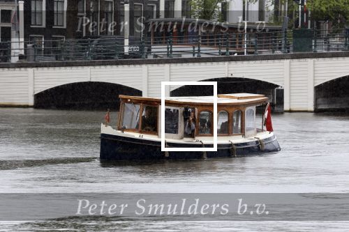 Amsterdam 5 juni 2025
Zanger Sting komt met een boot aan bij Carre om musical THE LAST SHIP te promoten . Het was ongelofelijk slecht weer maar desondanks stonden er toch honderden fans op hem te wachten .