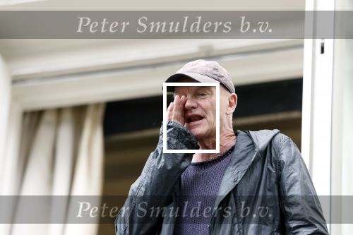 Amsterdam 5 juni 2025
Zanger Sting komt met een boot aan bij Carre om musical THE LAST SHIP te promoten . Het was ongelofelijk slecht weer maar desondanks stonden er toch honderden fans op hem te wachten .