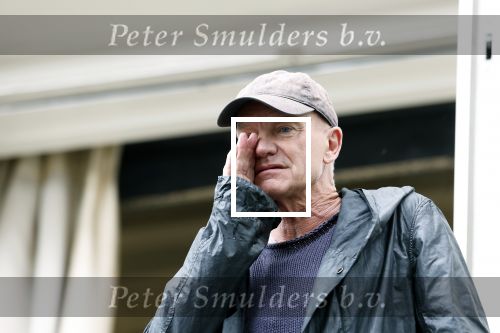 Amsterdam 5 juni 2025
Zanger Sting komt met een boot aan bij Carre om musical THE LAST SHIP te promoten . Het was ongelofelijk slecht weer maar desondanks stonden er toch honderden fans op hem te wachten .