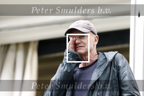 Amsterdam 5 juni 2025
Zanger Sting komt met een boot aan bij Carre om musical THE LAST SHIP te promoten . Het was ongelofelijk slecht weer maar desondanks stonden er toch honderden fans op hem te wachten .