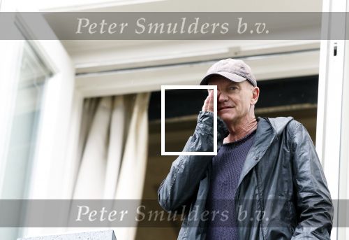 Amsterdam 5 juni 2025
Zanger Sting komt met een boot aan bij Carre om musical THE LAST SHIP te promoten . Het was ongelofelijk slecht weer maar desondanks stonden er toch honderden fans op hem te wachten .