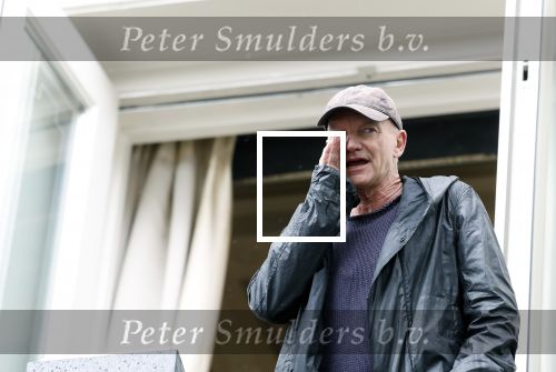 Amsterdam 5 juni 2025
Zanger Sting komt met een boot aan bij Carre om musical THE LAST SHIP te promoten . Het was ongelofelijk slecht weer maar desondanks stonden er toch honderden fans op hem te wachten .