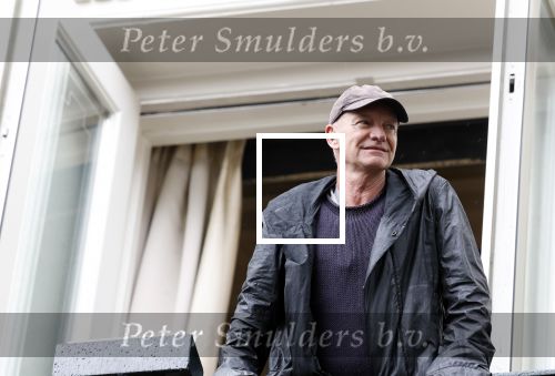 Amsterdam 5 juni 2025
Zanger Sting komt met een boot aan bij Carre om musical THE LAST SHIP te promoten . Het was ongelofelijk slecht weer maar desondanks stonden er toch honderden fans op hem te wachten .