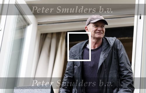 Amsterdam 5 juni 2025
Zanger Sting komt met een boot aan bij Carre om musical THE LAST SHIP te promoten . Het was ongelofelijk slecht weer maar desondanks stonden er toch honderden fans op hem te wachten .