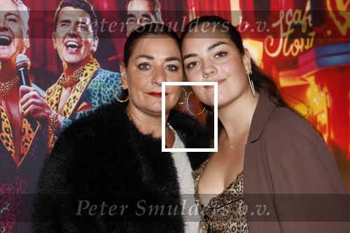 Amsterdam 1 juni 2025
Rene Froger krijgt na de laatste toppers in concert een koninklijke onderscheiding in de Johan Cruyff arena . Therese Boer kwam met dochter Isabelle en zoon Jimmie