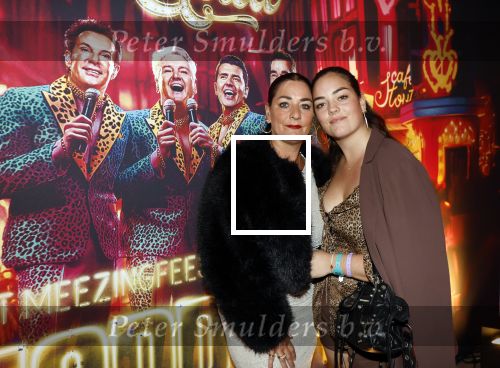 Amsterdam 1 juni 2025
Rene Froger krijgt na de laatste toppers in concert een koninklijke onderscheiding in de Johan Cruyff arena . Therese Boer kwam met dochter Isabelle en zoon Jimmie
