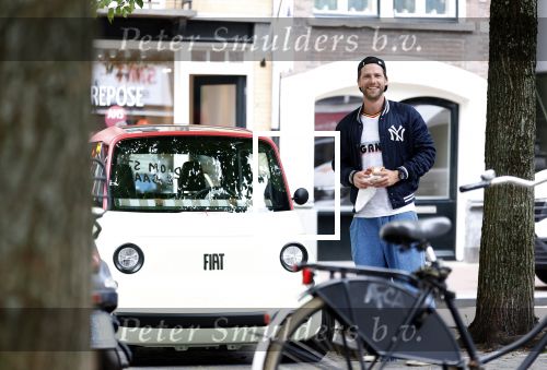 Amsterdam 4 juni 2025
Thomas v d Vlugt met zijn fiat 500 karretje in het centrum van Amsterdam