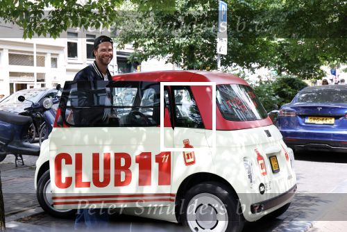 Amsterdam 4 juni 2025
Thomas v d Vlugt met zijn fiat 500 karretje in het centrum van Amsterdam