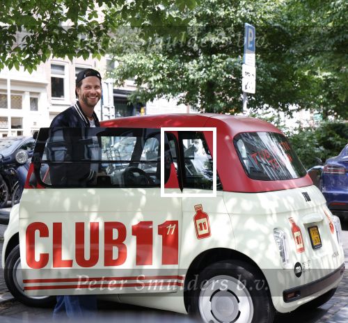 Amsterdam 4 juni 2025
Thomas v d Vlugt met zijn fiat 500 karretje in het centrum van Amsterdam