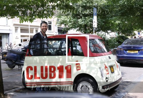 Amsterdam 4 juni 2025
Thomas v d Vlugt met zijn fiat 500 karretje in het centrum van Amsterdam