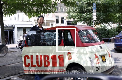 Amsterdam 4 juni 2025
Thomas v d Vlugt met zijn fiat 500 karretje in het centrum van Amsterdam
