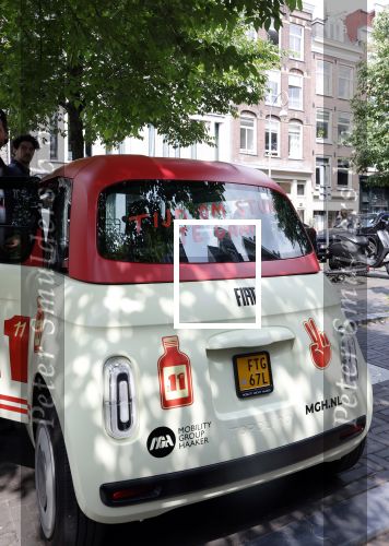 Amsterdam 4 juni 2025
Thomas v d Vlugt met zijn fiat 500 karretje in het centrum van Amsterdam