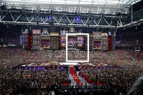 Amsterdam 1 juni 2025
Rene Froger krijgt na de laatste toppers in concert een koninklijke onderscheiding in de Johan Cruyff arena .