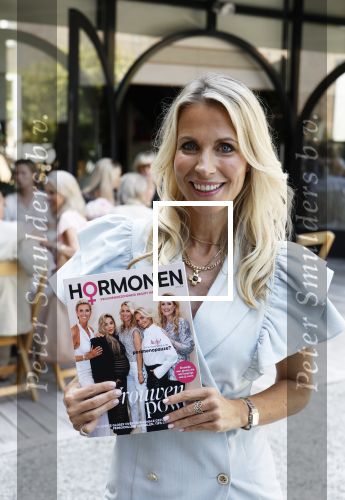 Naarden 18 juni 2025
Presentatie tijdschrift Vivian Reijs ( Hormonen ) bij het Arsenaal .