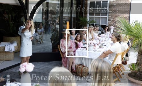 Naarden 18 juni 2025
Presentatie tijdschrift Vivian Reijs ( Hormonen ) bij het Arsenaal .