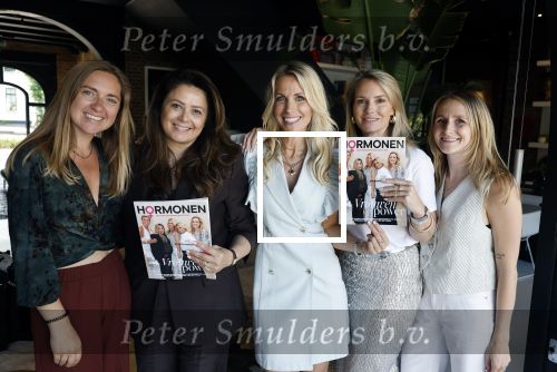 Naarden 18 juni 2025
Presentatie tijdschrift Vivian Reijs ( Hormonen ) bij het Arsenaal . Vivian Reijs met haar team