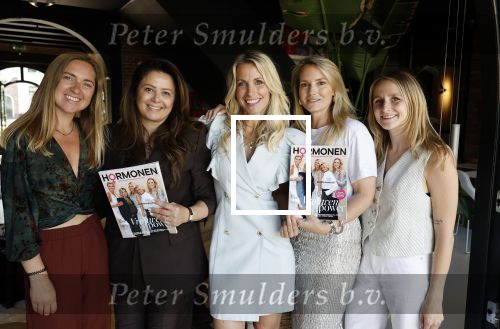 Naarden 18 juni 2025
Presentatie tijdschrift Vivian Reijs ( Hormonen ) bij het Arsenaal . Vivian Reijs met haar team
