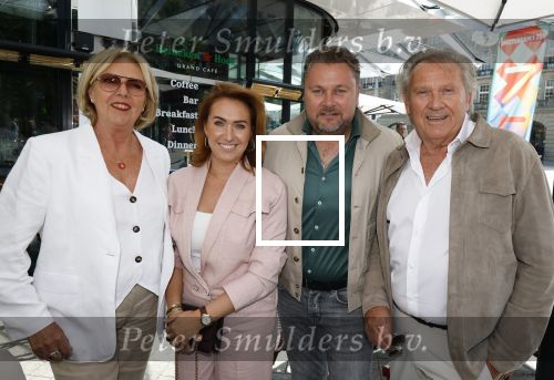 Amsterdam 11 juni 2025
Presentatie cd Wesly Bronkhorst bij grandcafe de Heinekenhoek. Wesly Bronkhorst met vrouw en ouders