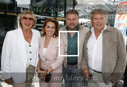 Amsterdam 11 juni 2025
Presentatie cd Wesly Bronkhorst bij grandcafe de Heinekenhoek. Wesly Bronkhorst met vrouw en ouders