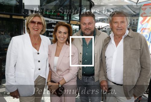 Amsterdam 11 juni 2025
Presentatie cd Wesly Bronkhorst bij grandcafe de Heinekenhoek. Wesly Bronkhorst met vrouw en ouders