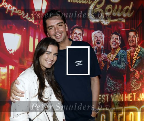 Amsterdam 1 juni 2025
Rene Froger krijgt na de laatste toppers in concert een koninklijke onderscheiding in de Johan Cruyff arena . Yves Berendse met vriendin