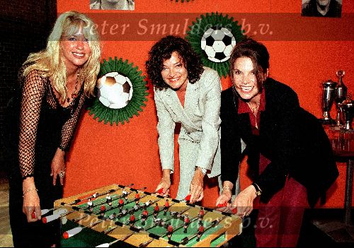 Amsterdam, 21 juli 1998
v.l.n.r.: Manuela Kemp, Mylene de la Haye en Minouscka Jorissen achter het tafelvoetbal