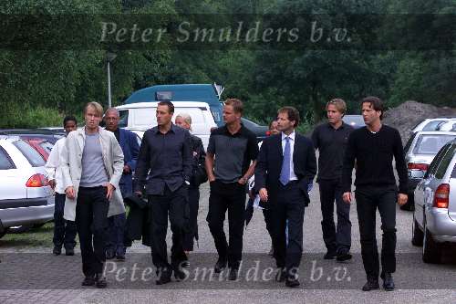 Lelystad 05 Juli 1999
Begrafenis moeder Aron Winter.
v.l.n.r Richard Witschge, Johnny van t schip, Frank de Boer, Danny Blind en Rob Witschge.