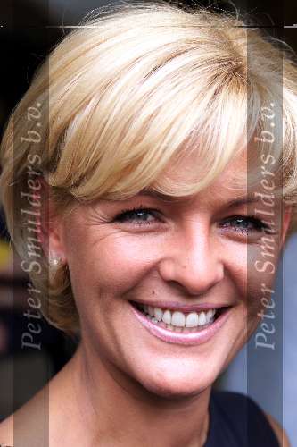 Naarden 03-07-1999
Jan des Bouvrie uitreiking boek.
Caroline Tensen