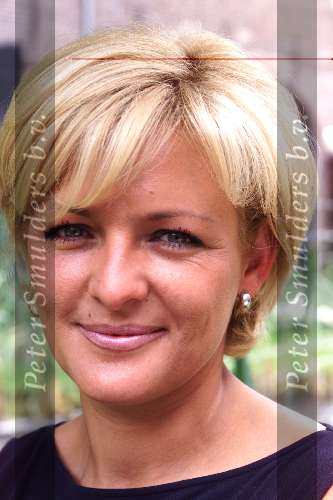 Naarden 03-07-1999
Jan des Bouvrie uitreiking boek.
Caroline Tensen