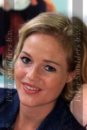 Amsterdam 2 juli 1999.
Guusje Nederhorst , shoppen in Amsterdam.