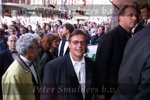 Amsterdam, 22 juni 1999
Premiere film NOTTING HILL
In Tuschinski theater
Hans v d Togt met zijn waarschijnlijke vriend rechtsboven