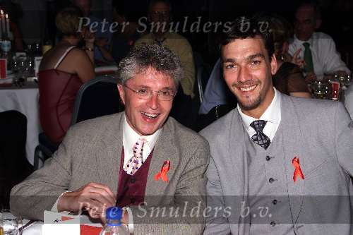 Amsterdam 04 Juli 1999
Amsterdam-diner t.b.v het aids-fonds.
Jacques D\'Ancona met zijn vriend.