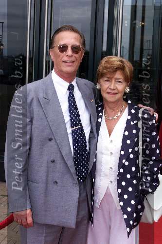 Scheveningen 04 Juli 1999
Laatste voorstelling miss Saigon in het circustheater.
John de Mol Sr. met zijn vrouw.