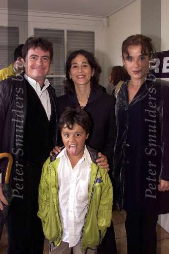 Amstelveen 20 juni 1999
Johnny Kraaijkamp Jr. met vriendin en zoontje
en vriendin van Rick Engelkes