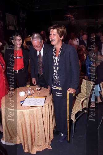 Hulversum, 27 juni 1999
Afscheid van Willem Duys van de AVRO
Maartje v Weegen met een wandelstok