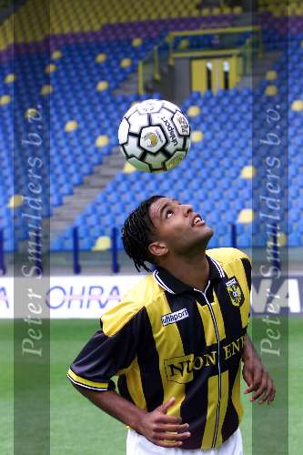 Arnhem 06 Juli 1999
Ploeg-voorstelling Vitesse seizoen 1999/2000
Pierre v Hooydonk in aktie