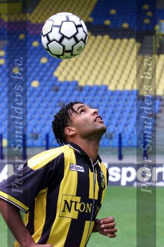 Arnhem 06 Juli 1999
Ploeg-voorstelling Vitesse seizoen 1999/2000
Pierre v Hooydonk in aktie