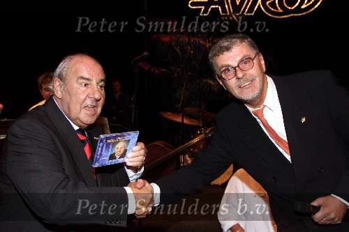 Hulversum, 27 juni 1999
Afscheid van Willem Duys van de AVRO met zijn opvolger Robert Long
