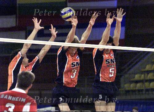 Eindhoven, 27 juni 1999
World League Volleybal 1999
Nederland-Canada
Sander Olsthoorn(3) en Guido Gortzen(5)