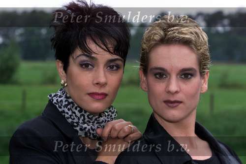 Tubbergen 20 juni 1999
Sheila Timmerman (blond) en Sandra Timmerman (donker)