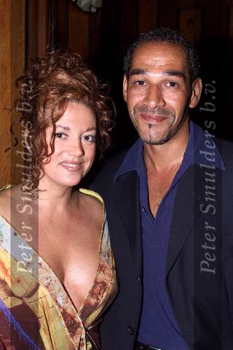 Amsterdam, 22 juni 1999
Premiere film NOTTING HILL
In Tuschinski theater
Sexy Sylvia Millecam met vriend
