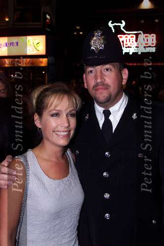 Amsterdam, 22 juni 1999
Premiere film NOTTING HILL
In Tuschinski theater
Tanja Jess met engelse bobby