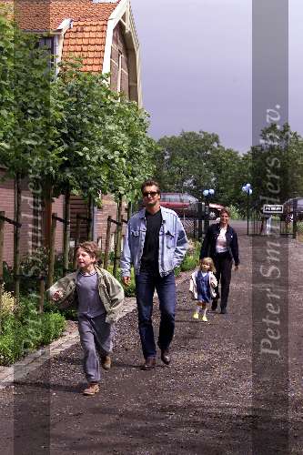Amstelveen 20 juni 1999
Victor Reinier met vrouw en kinderen