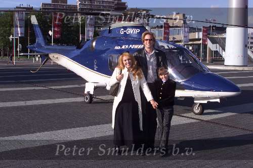 Rotterdam 12 juli 2000
Premiere Cirque du Soleil bij AHOY.
Adam Curry en Patricia Paay en hun dochter kwamen met een helicopter